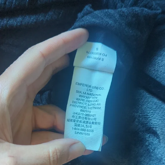 BIG SALE!!! Vuori Black Ribbed Tank Top - Picture 6 of 6